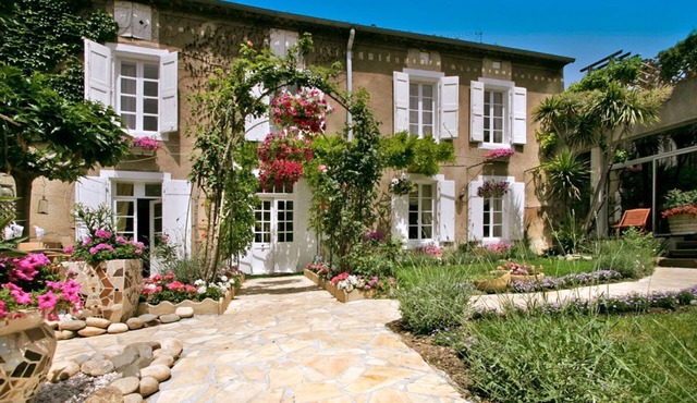 L'Oustal Des Fleurs - Four Bedroom Villa, Sleeps 8