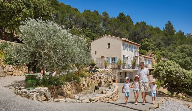 L'Oustaou. La Suite: Villa Balcon panoramique between Luberon and Ste-Victoire