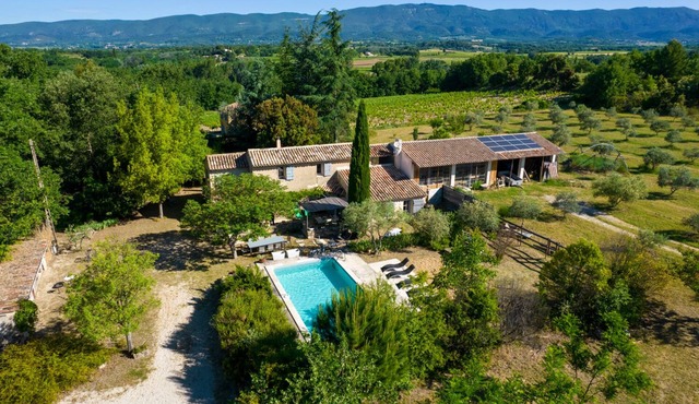L' OUSTAOU LES FORTUNES 3-star Provence farmhouse