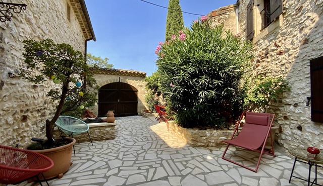 L'Uzétienne - Large residence with pool and patio!