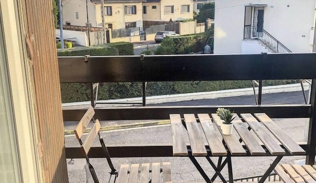 L04 - Aéroport, Paris, Disney, Parc des Expositions by Villa Dengous