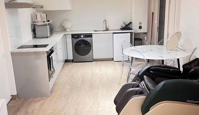 L09 - Aéroport, Paris, Disney, Parc des Expositions by Villa Dengous