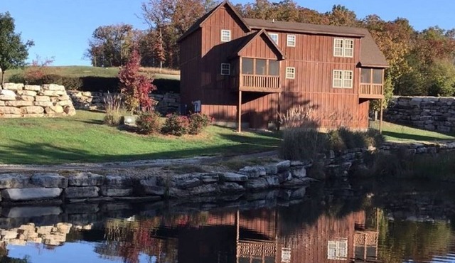L119-C, 4 Br Lakefront Cabin, 4th Br is loft, Dogs,Fishing,Pool,Plygnd, Near SDC