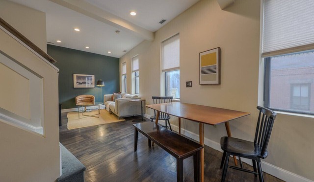 L4 Spacious North End Walkup Loft Apartment