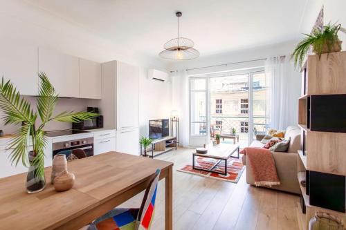 L53 Staywiz us - 1BR Hotel des Postes, Place Massena Terrace & AC