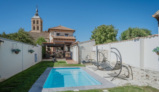 La Antigua Taberna Country House with Private Pool in Nieva, Segovia