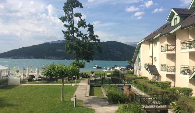 LA BAIE DES VOILES, Exceptional waterfront apartment, Duingt, Lake Annecy