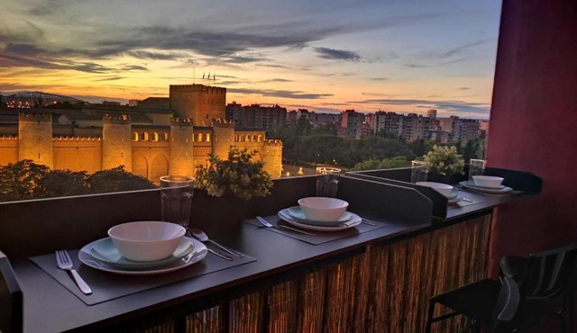 La balconada de la Aljafería con parking privado