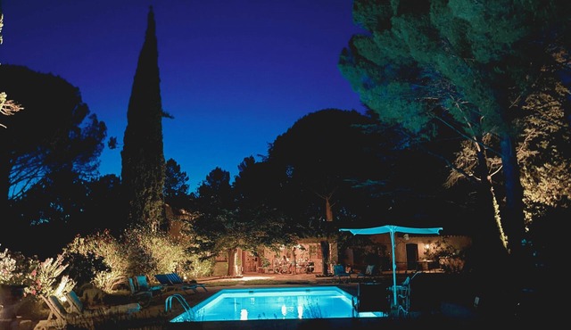 La Bastide des Cadenières. Heart of Provence with pool, lots of space & privacy!