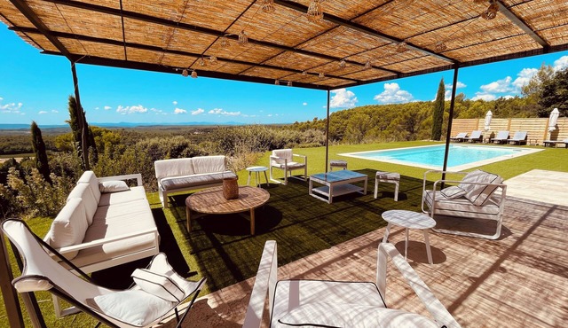 La Bastide des Risples, 6 rooms, large swimming pool, panoramic view