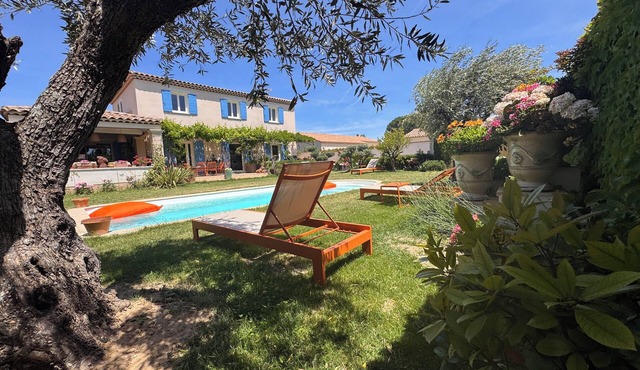 La Bastide des Romarins, In Provence in the heart of the Alpilles for 6 People