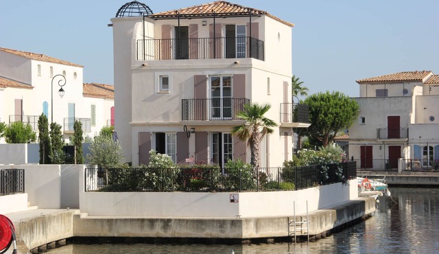 "La Batelière" Aigues Mortes, 4 bedrooms, 124m2, private pool, great comfort.
