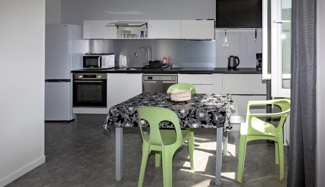 LA BATISSE l'arbre gris