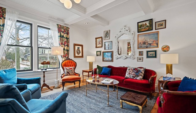 La Bella Rosa, Queen Street is your backyard!