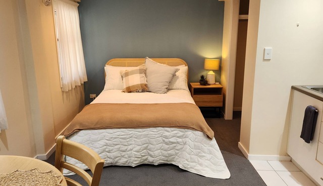 La Bella! Small self-contained studio suitable for traveller.