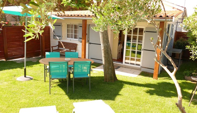 La Belle Bleue, house with garden 300 meters from the beach