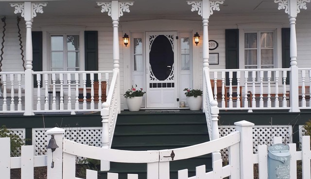 LA BELLE BLANCHE MAISON VUE DU FLEUVE, PRÈS DE MÉTIS SUR MER