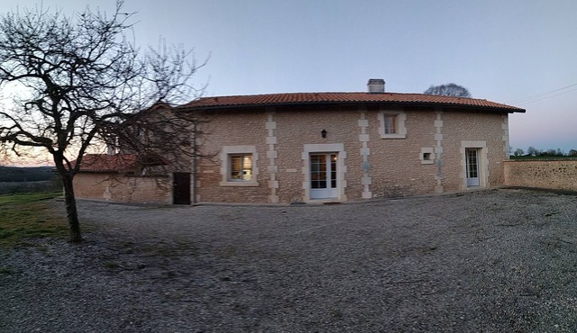 "La Belle Etoile" is a charming typical french cottage in a peacefull setting