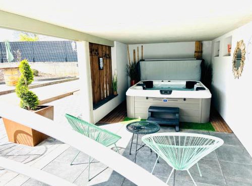 La Belle Vallée - Gîte de charme - SPA - Pétanque