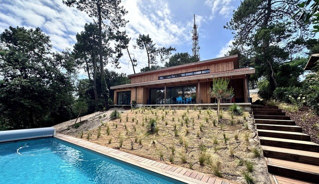 "La belle vie" comfortable vacation home with heated pool and sauna