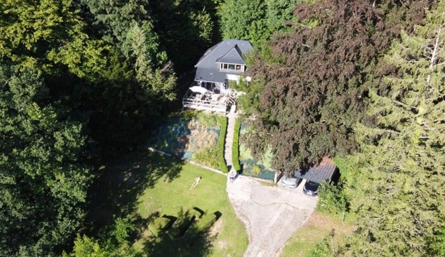 La Bellevue forest-edge cottage