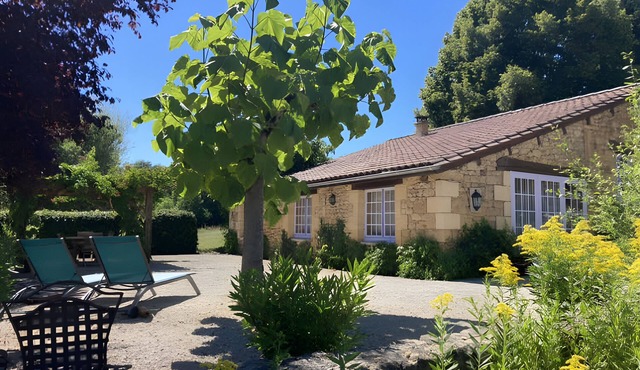 La Bergerie – Charming House with Shared Pool
