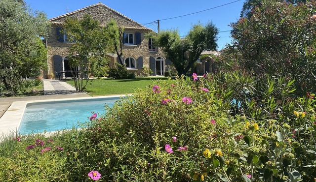 La Bergerie de Suze: Charming residence, heated swimming pool and fenced garden