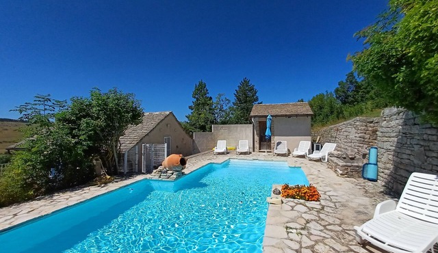 La Bergerie, Gîte de France 4 épis, private heated pool.