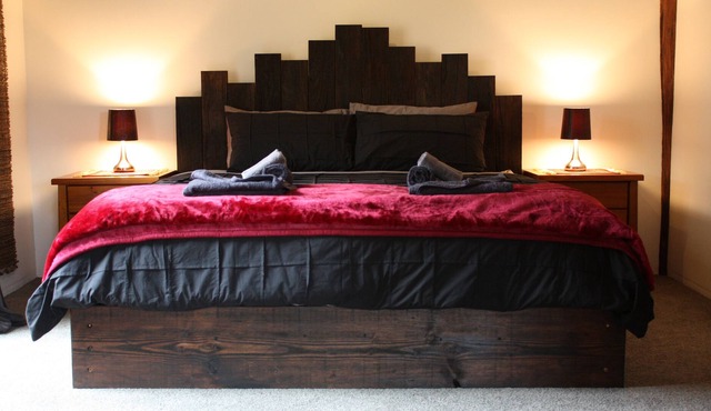 La Boheme Villa Daylesford - Forest Views - Handcrafted Mudbrick - Spa - Luxury