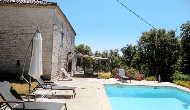 La Boissière – Peaceful White Stone Retreat with Pool and Air Conditioning