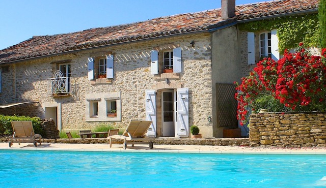 La Bomba Is A Stunning Farmhouse in Glorious Countryside With Private Pool.
