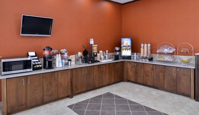 La Bonita Inn & Suites