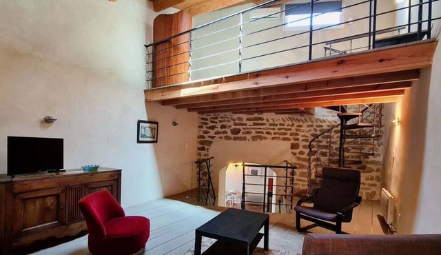 La Bousquetière, village house with a loft style.