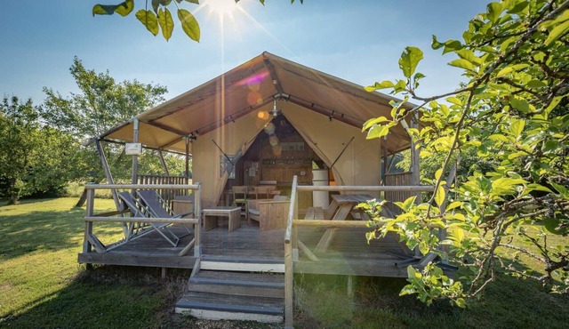 "La Briande" safari lodge tent