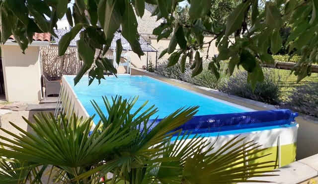 La Brivadoise, pleasant townhouse with swimming pool