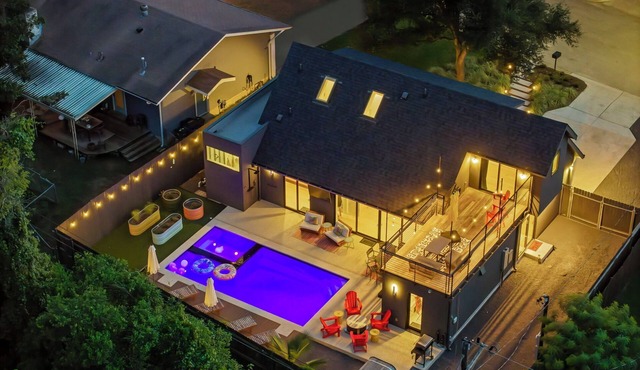 La Buena Vida: Modern Oasis w/Pool, Spa, & Sauna