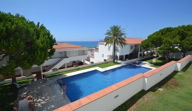 La Bufera - Sleeps 6, three bedrooms , 2 bathrooms , balcony, comunal Pool.