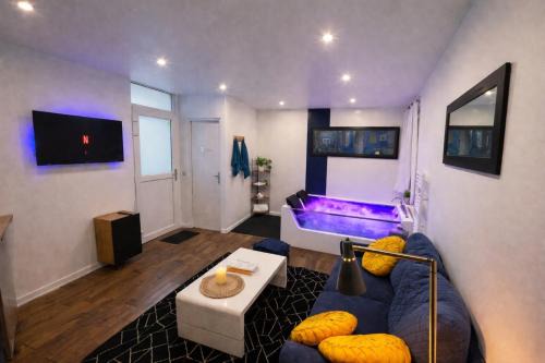 La Bulle Bleue Jacuzzi
