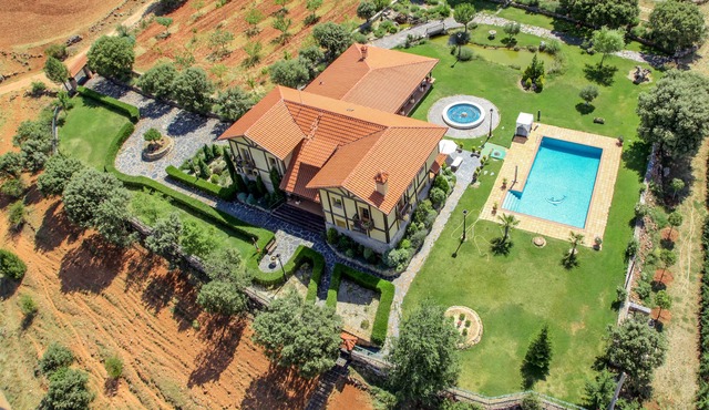 La Calandria Villa, Ribera DUERO & RIOJA wine, 9BD, Pool, Padel, BBQ