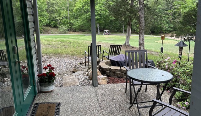 La Cabaña, a Quiet, Modern King Studio Retreat in Hot Springs Village, Arkansas