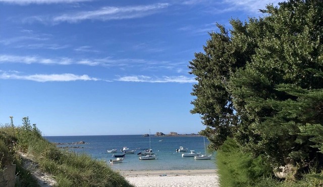 La Cabane du Billou, Maison en Bois à 200 m D'une Plage de Sable fin