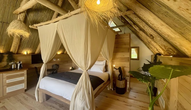La Cabane Java – Romantic getaway in nature with private spa, terrace, and activities