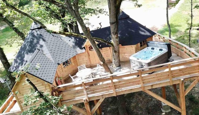 La Cabane perchée de la Mure