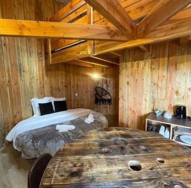 La Cabane Tonneau - Les Pieds dans le Pré