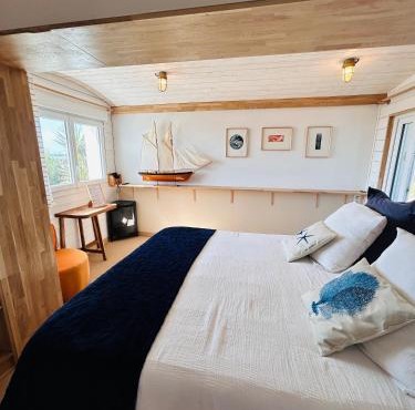 "La Cabine" côté mer et côté jardin à la VILLA PLEIN VENT