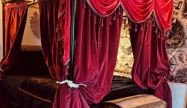 La cachette des pirates/unusual accommodation/movies and popcorn!