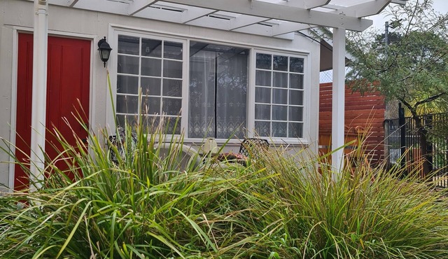 La cachette bushland hideaway in the Adelaide Hills on 13 acres, pool, hot tub.