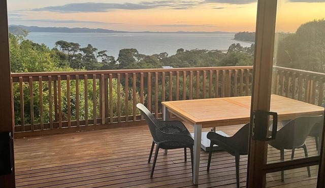 La Cachette is a charming Kiwi bach in native bush with stunning harbour views.