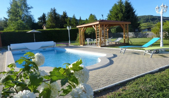 "LA CAMPAGNARDE" holiday cottage for 4 people with swimming pool.