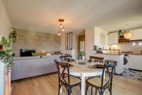 La Campagne Romantique - avec entrée autonome, clim neuve, parking privé & sa piscine ! -